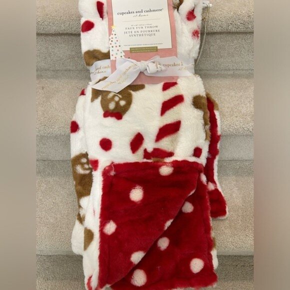 NWT - Super Plush Reversible Gingerbread Throw - Picture 2 of 5